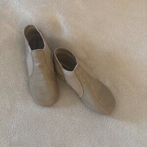 CAPEZIO E-Series Slip-On Jazz Shoes Size 12.5 M in color Caramel